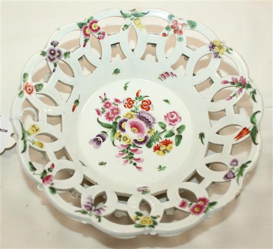A Worcester polychrome circular basket, c.1775, 7.25in.
